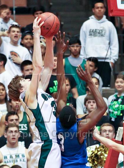 Thumbnail 3 in Hanford West vs Garces (CIF CS D2 Final) photogallery.