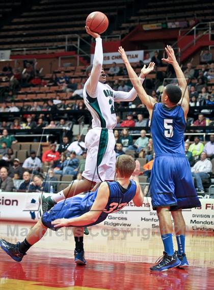 Thumbnail 2 in Hanford West vs Garces (CIF CS D2 Final) photogallery.