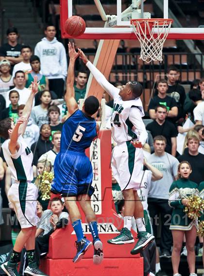 Thumbnail 1 in Hanford West vs Garces (CIF CS D2 Final) photogallery.