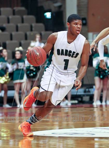 Thumbnail 2 in Hanford West vs Garces (CIF CS D2 Final) photogallery.