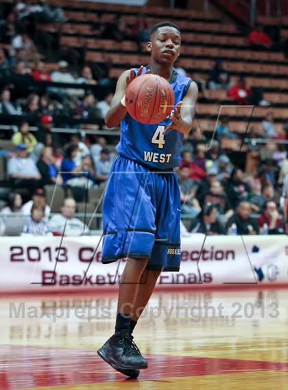 Thumbnail 2 in Hanford West vs Garces (CIF CS D2 Final) photogallery.