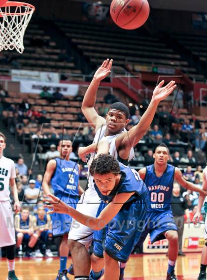 Thumbnail 2 in Hanford West vs Garces (CIF CS D2 Final) photogallery.