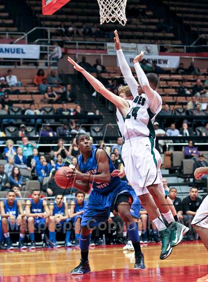 Thumbnail 2 in Hanford West vs Garces (CIF CS D2 Final) photogallery.