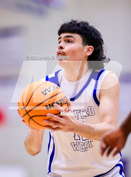 Thumbnail 3 in Ridgeview vs Hanford West (Clovis Elks Classic) photogallery.