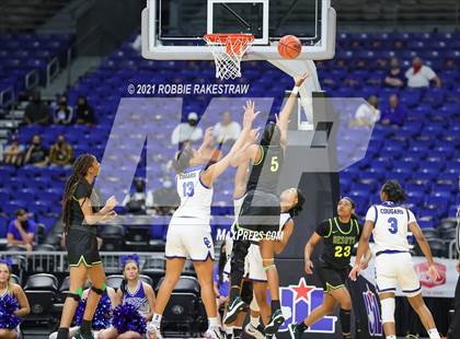 Thumbnail 1 in Cypress Creek vs. DeSoto (UIL 6A Final) photogallery.