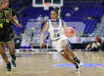 Thumbnail 3 in Cypress Creek vs. DeSoto (UIL 6A Final) photogallery.