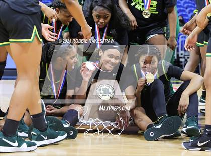 Thumbnail 3 in Cypress Creek vs. DeSoto (UIL 6A Final) photogallery.