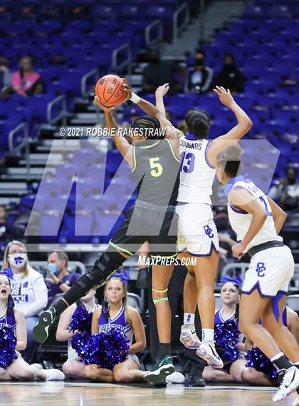 Thumbnail 2 in Cypress Creek vs. DeSoto (UIL 6A Final) photogallery.