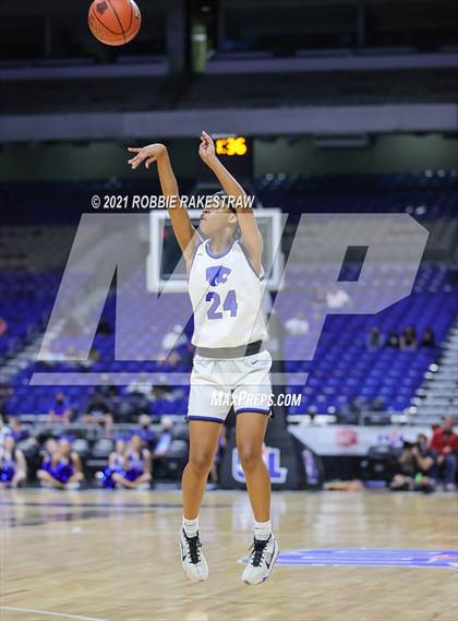 Thumbnail 2 in Cypress Creek vs. DeSoto (UIL 6A Final) photogallery.