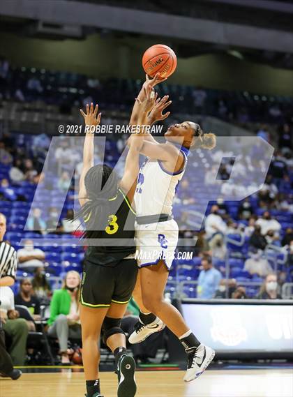 Thumbnail 2 in Cypress Creek vs. DeSoto (UIL 6A Final) photogallery.