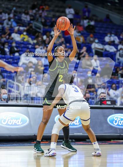 Thumbnail 2 in Cypress Creek vs. DeSoto (UIL 6A Final) photogallery.