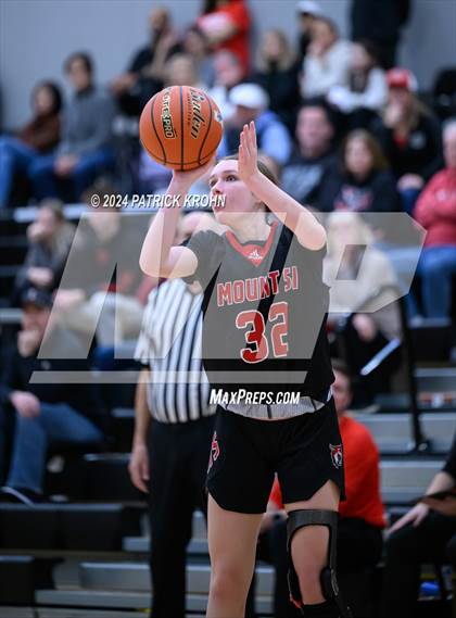 Thumbnail 1 in Issaquah vs. Mount Si photogallery.