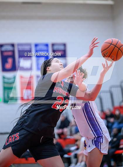 Thumbnail 3 in Issaquah vs. Mount Si photogallery.