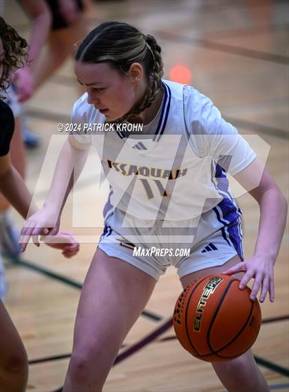 Thumbnail 2 in Issaquah vs. Mount Si photogallery.