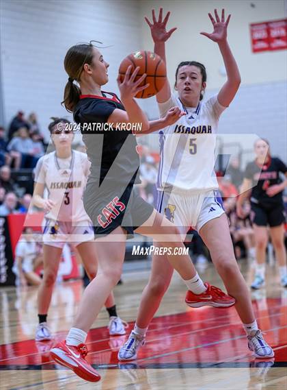 Thumbnail 1 in Issaquah vs. Mount Si photogallery.