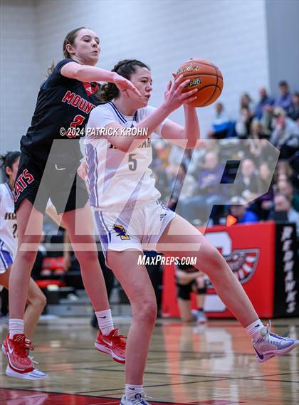 Thumbnail 1 in Issaquah vs. Mount Si photogallery.