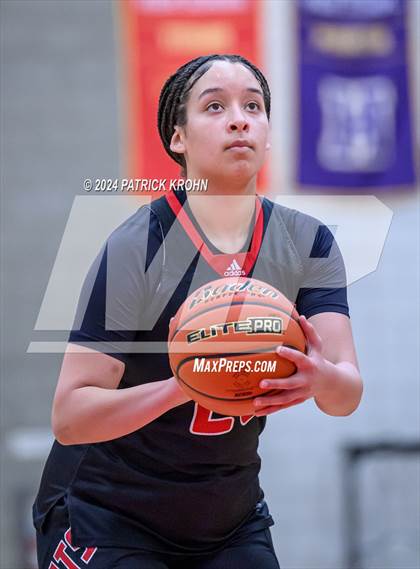 Thumbnail 1 in Issaquah vs. Mount Si photogallery.