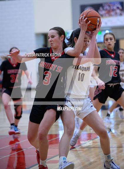 Thumbnail 2 in Issaquah vs. Mount Si photogallery.