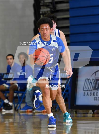 Thumbnail 3 in Valley vs. Davis (Les Curry Invitational) photogallery.