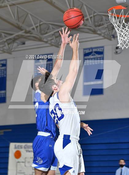 Thumbnail 2 in Valley vs. Davis (Les Curry Invitational) photogallery.