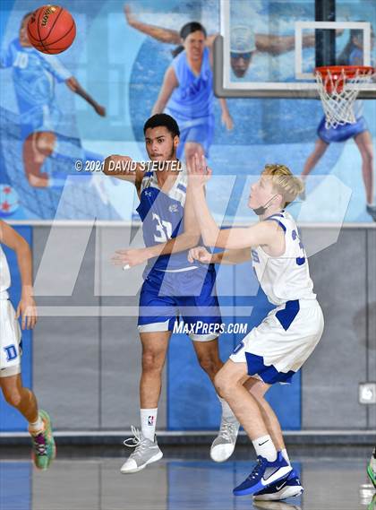 Thumbnail 3 in Valley vs. Davis (Les Curry Invitational) photogallery.