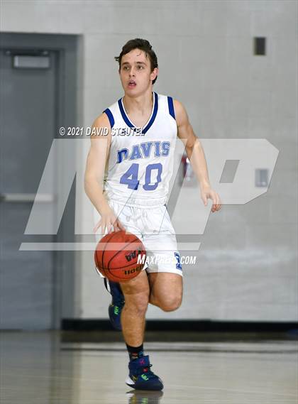 Thumbnail 3 in Valley vs. Davis (Les Curry Invitational) photogallery.