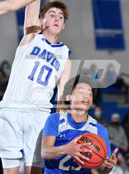 Thumbnail 2 in Valley vs. Davis (Les Curry Invitational) photogallery.