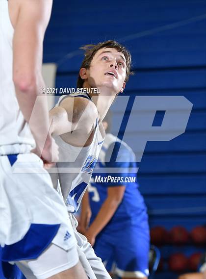 Thumbnail 1 in Valley vs. Davis (Les Curry Invitational) photogallery.