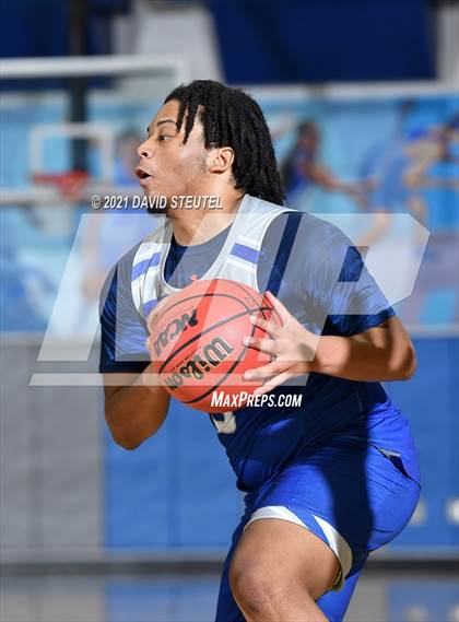 Thumbnail 1 in Valley vs. Davis (Les Curry Invitational) photogallery.