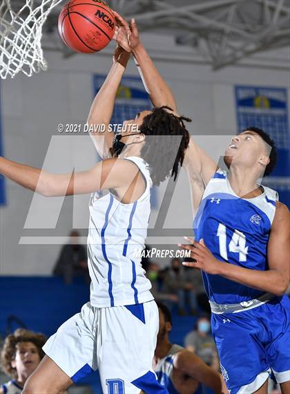 Thumbnail 3 in Valley vs. Davis (Les Curry Invitational) photogallery.