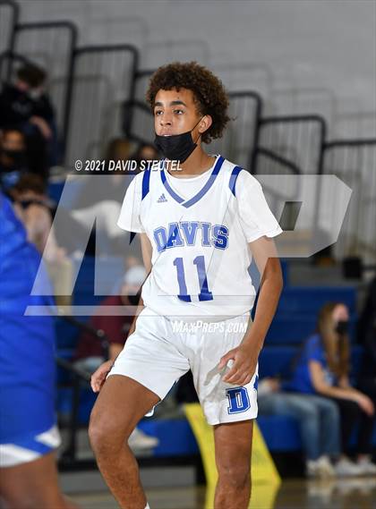 Thumbnail 1 in Valley vs. Davis (Les Curry Invitational) photogallery.