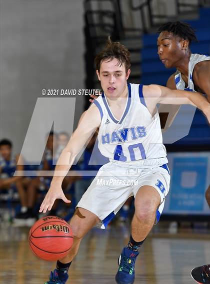 Thumbnail 3 in Valley vs. Davis (Les Curry Invitational) photogallery.