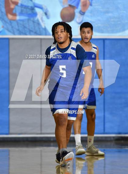 Thumbnail 3 in Valley vs. Davis (Les Curry Invitational) photogallery.