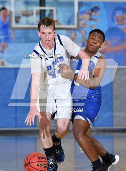 Thumbnail 2 in Valley vs. Davis (Les Curry Invitational) photogallery.