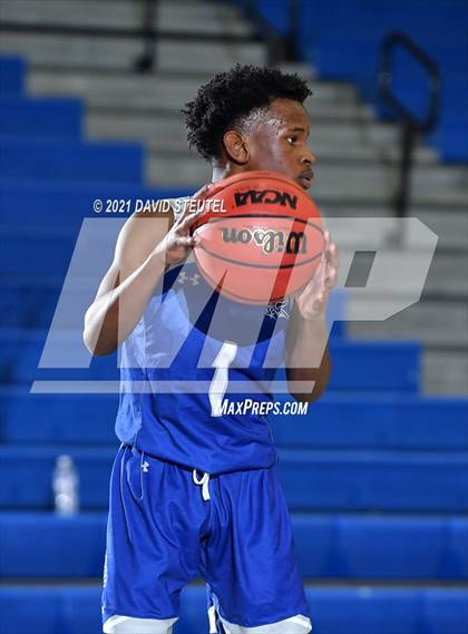 Thumbnail 1 in Valley vs. Davis (Les Curry Invitational) photogallery.