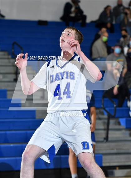 Thumbnail 3 in Valley vs. Davis (Les Curry Invitational) photogallery.