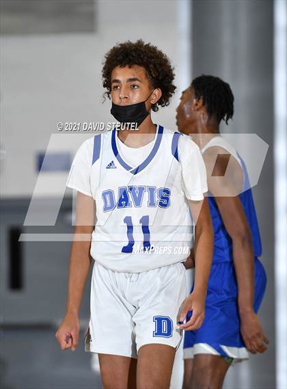 Thumbnail 1 in Valley vs. Davis (Les Curry Invitational) photogallery.