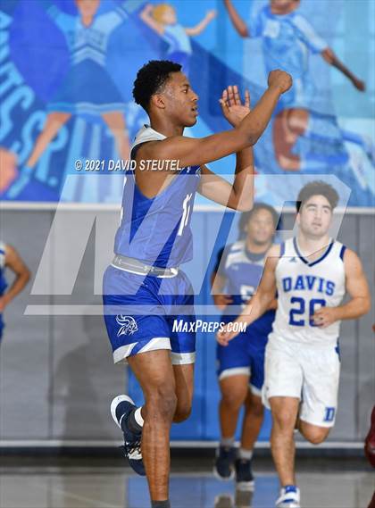 Thumbnail 1 in Valley vs. Davis (Les Curry Invitational) photogallery.