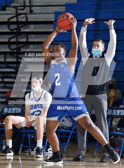 Thumbnail 3 in Valley vs. Davis (Les Curry Invitational) photogallery.