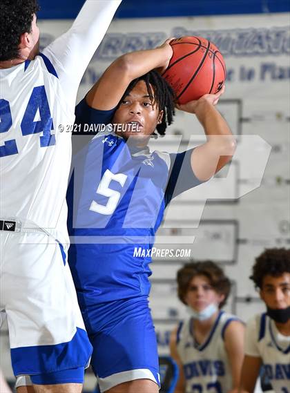 Thumbnail 1 in Valley vs. Davis (Les Curry Invitational) photogallery.