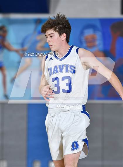 Thumbnail 2 in Valley vs. Davis (Les Curry Invitational) photogallery.