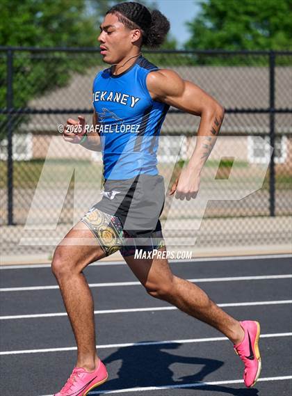 Thumbnail 3 in UIL 6A Track & Field Area 13&14 (100M) photogallery.