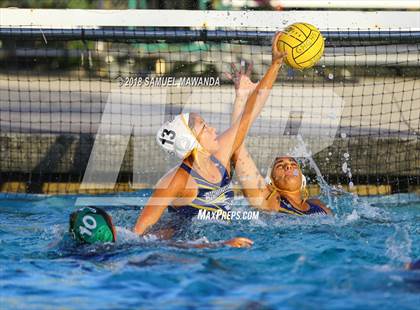 Thumbnail 3 in Granada Hills Charter vs. Birmingham photogallery.