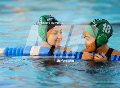 Thumbnail 3 in Granada Hills Charter vs. Birmingham photogallery.