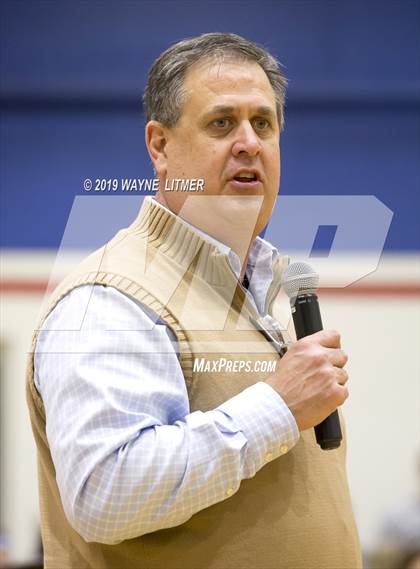 Thumbnail 3 in Sacred Heart (MaxPreps Tour of Champions) photogallery.