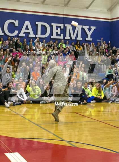 Thumbnail 3 in Sacred Heart (MaxPreps Tour of Champions) photogallery.