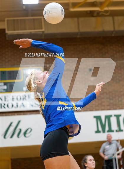 Thumbnail 2 in Clayton @ Laney photogallery.