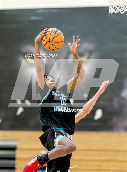 Thumbnail 3 in Sheldon vs Whitney (Turkey Toss-Up Championship) photogallery.