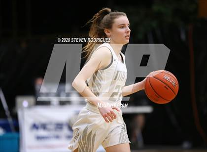 Thumbnail 2 in Regis Jesuit vs. Miramonte (MLK Showcase) photogallery.