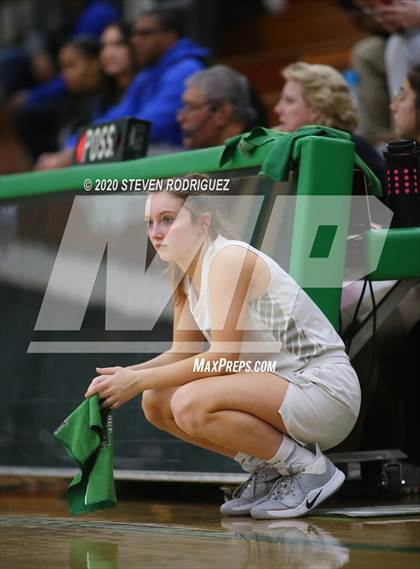 Thumbnail 2 in Regis Jesuit vs. Miramonte (MLK Showcase) photogallery.